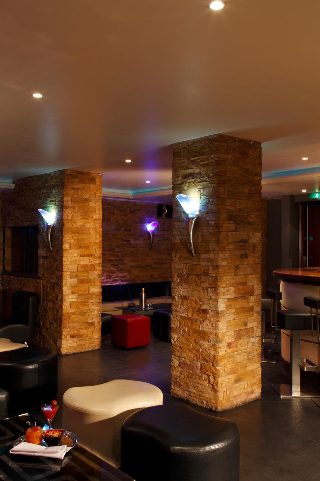 فندق كورت هاوس لندن المظهر الخارجي الصورة The interior of the bar